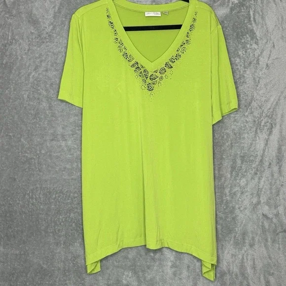 Dream Knits Quacker Factory XL Shirt Top Green Solid Short Sleeve V Neck Beaded - Picture 1 of 6
